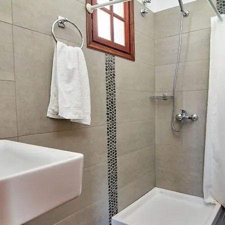 Konukevi Agia Irini 4*